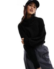 Oferta de JDY roll neck jumper in black por $40,99 en asos