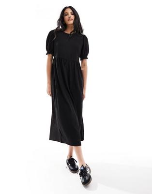 Oferta de New Look plain smock midi dress in black por $27,99 en asos