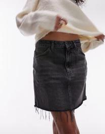 Oferta de Topshop denim high waist mini skirt in washed black por $15 en asos