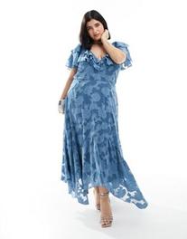 Oferta de ASOS DESIGN Curve v front v back ruffle midi dress with flutter sleeve and tie back in textured jacquard in blue por $60 en asos