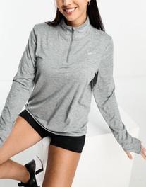Oferta de Nike Running Swift Dri-Fit element half zip long sleeve top in smoke grey por $59,95 en asos