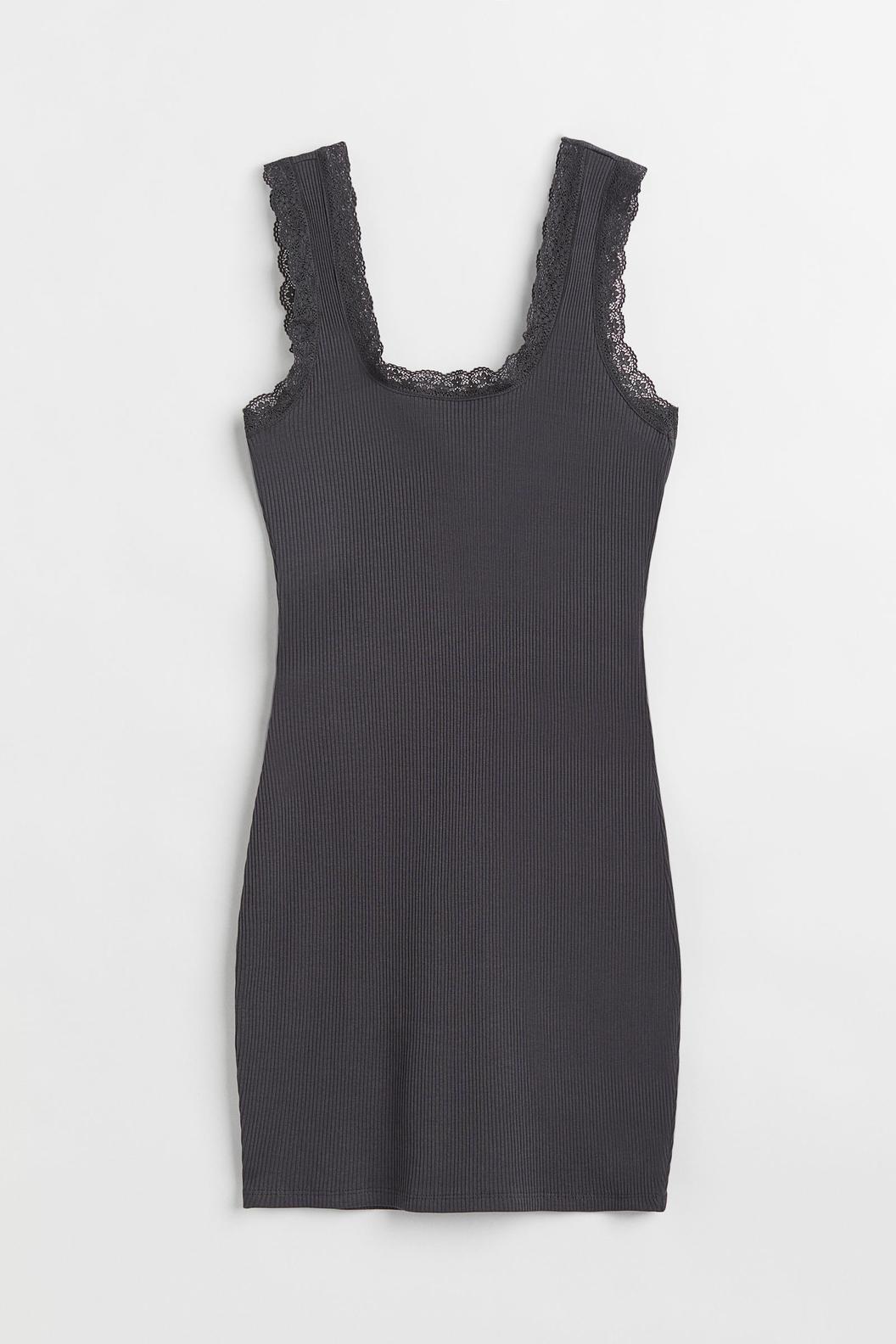 Oferta de Vestido acanalado con ribetes de encaje por $7000 en H&M