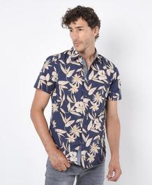 Oferta de Camisa hombre flores y hojas por $4990 en Tricot