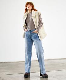 Oferta de Jeans mujer mariposa bordada wide por $11990 en Tricot